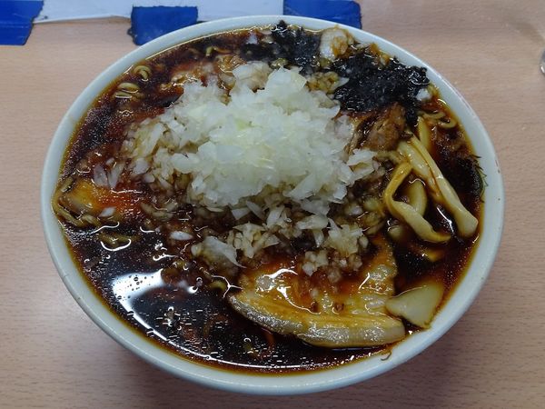 「ラーメン（850円）＋やくみ（50円）」@梅乃家の写真
