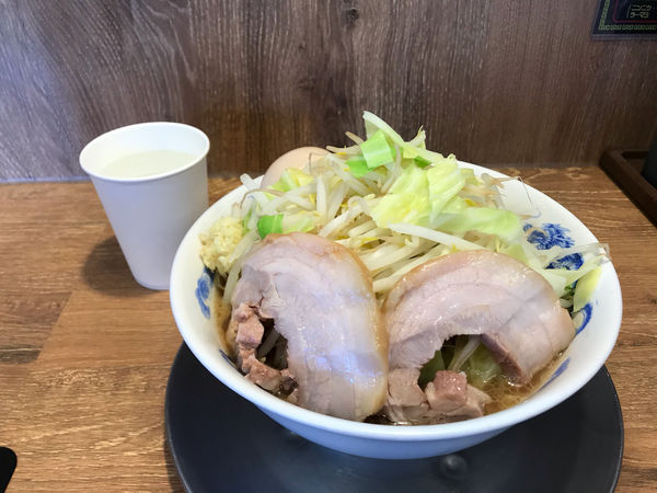 「豚玉ラーメン並」@ジャンクガレッジ しらこばと公園前店の写真