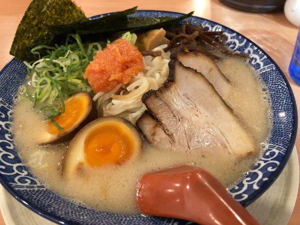 「博多とんこつ超！全部のせ」@博多ラーメン鶴亀堂 春日部ユリノキ店の写真