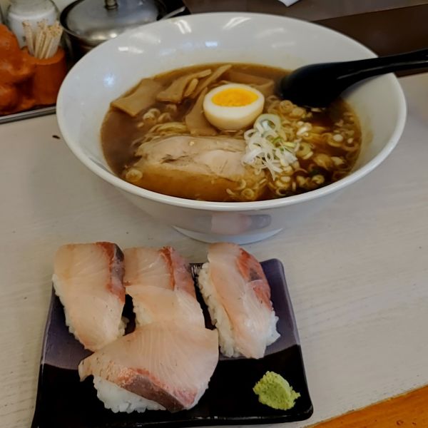 「本日のランチ🅰カンパチ寿司（大4ケ）」@笑顔の写真