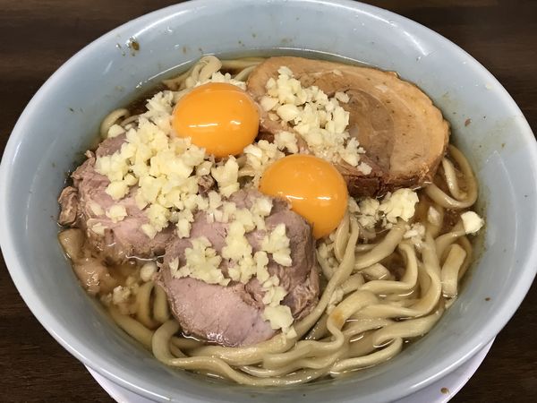「小らーめん麺かため、野菜抜きにんにくマシ＋W生卵」@らーめん玄の写真