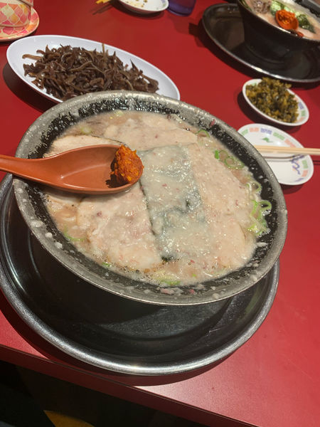 「ラーメン(チャーシューとキクラゲ)ライス」@火の国 文龍 総本店の写真