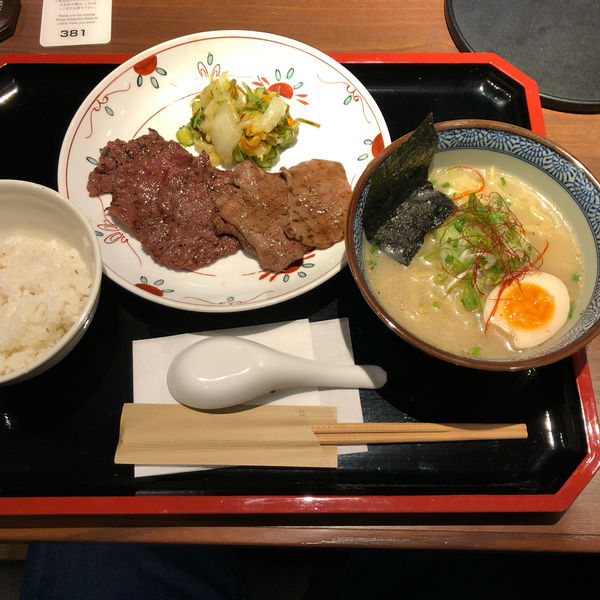 「牛たん焼きとハーフラーメン」@牛たん焼き 仙台 辺見 立川日野橋店の写真