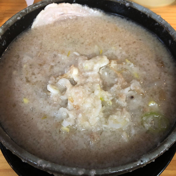 「らぁーめん（醤油）背脂3　680円　半麺　-50円」@チャッチャ系らーめん もん吉 伊勢崎支店の写真