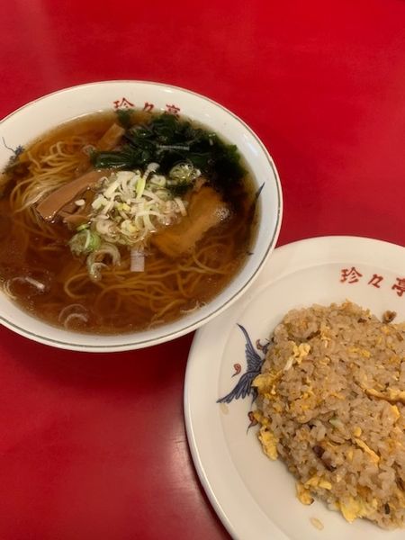 「ラーメン・半炒飯セット　750円」@珍々亭の写真