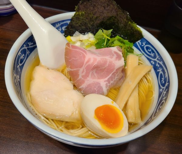 「白醤油煮干しそば¥760」@寿製麺 よしかわ 西台駅前店の写真