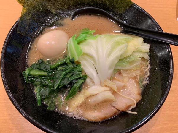 「キャベツラーメン＋味玉」@ラーメン銀家 戸塚店の写真