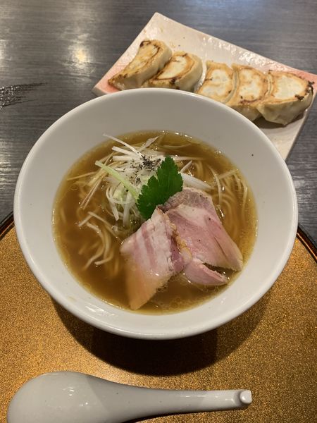 「中華そば 800円 餃子 350円」@チラナイサクラの写真