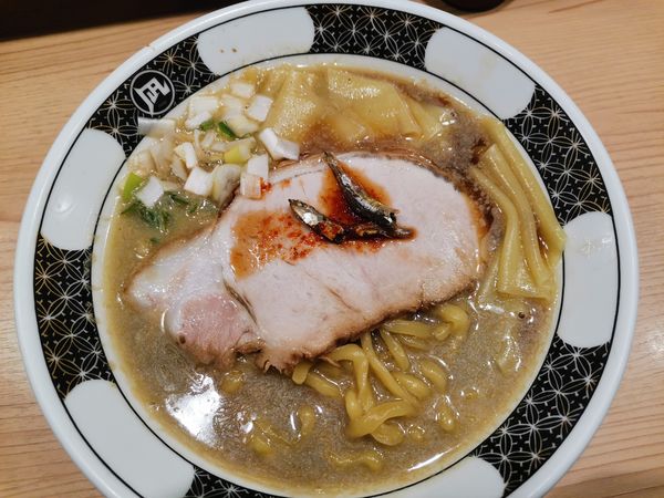 「すごい煮干ラーメン」@すごい煮干ラーメン野毛 すし 釣りきんの写真
