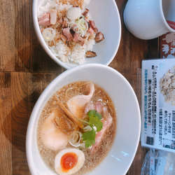 病みつき中華そば　ラード飯