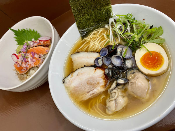 「三種貝のコハク醤油」@中華そば うお青の写真