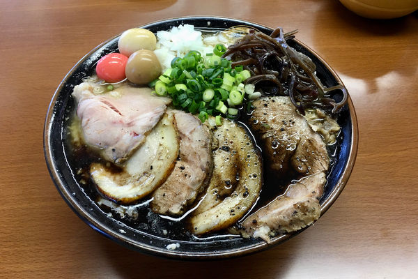 「3周年記念限定『背脂煮干&マー油ラーメン』 1,000円」@中華蕎麦 丸め 東久留米店の写真