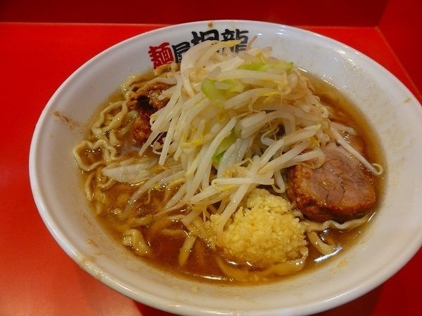 「ラーメン豚2枚770円野菜普通脂抜きニンニク多め」@麺屋 桐龍の写真