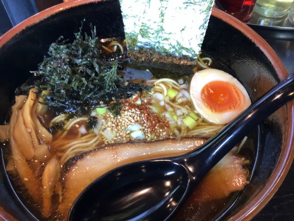 「醤油らーめん　880円」@毘沙門の写真