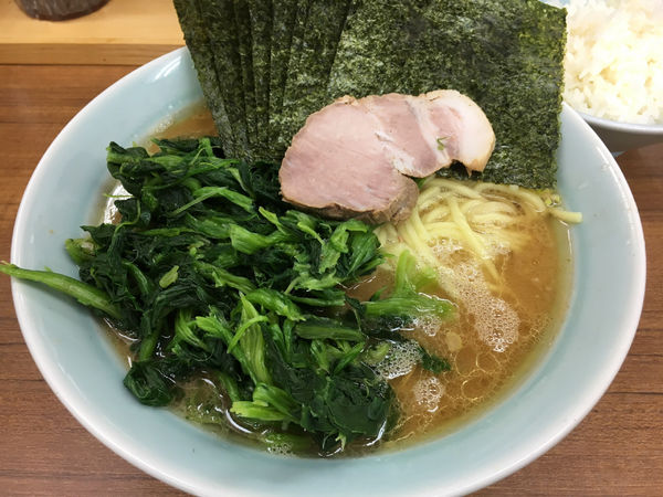「のり増しラーメン中盛　ほうれん草」@横浜ラーメン 武蔵家 北千住西口店の写真
