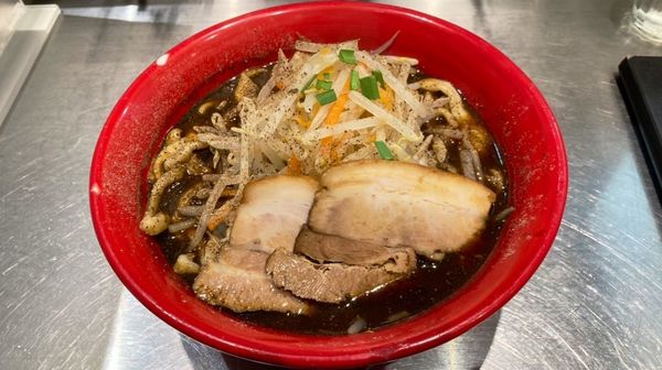 「ブラックらーめん」@麺創研 紅 BLACKの写真