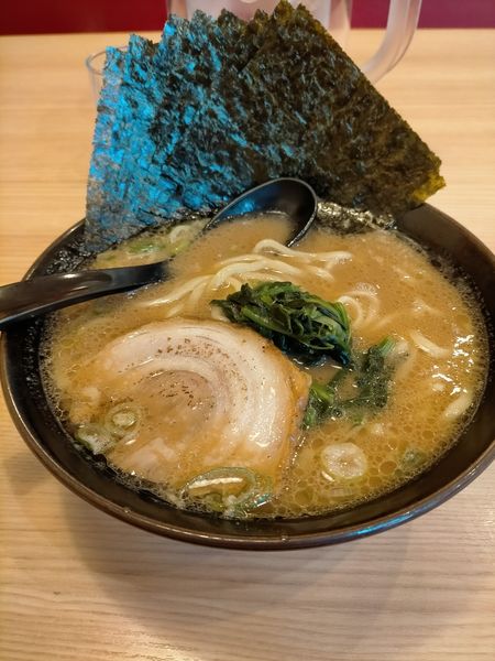 「豚骨醤油ラーメン+のりトッピング」@横浜家系ラーメン 春樹 曳舟店の写真