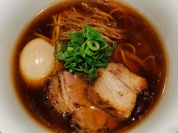 「醤油らぁ麺」@らぁ麺や 嶋の写真