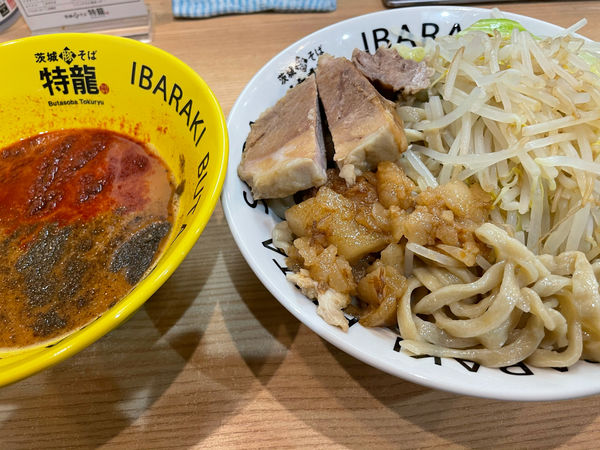 「辛つけそば950円、野菜増し60円」@茨城豚そば 特龍 水戸堀町店の写真