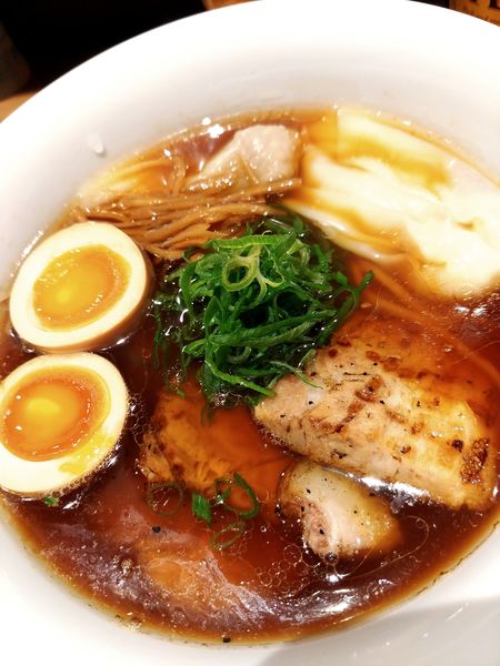 「醤油らぁ麺」@らぁ麺や 嶋の写真