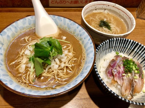 「【限定】濃厚イサキ煮干しそば...￥1200」@寿製麺よしかわ 川越店の写真