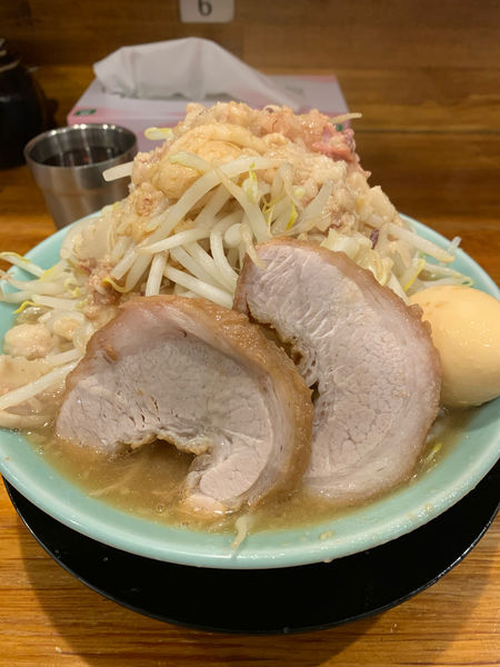 「ラーメン並麺半分　ヤサイアブラ」@ラーメン盛太郎の写真