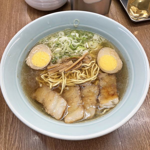 「ラーメン￥６５０＋味玉＋チャーシューおこわ×２杯」@名代らーめん 航海屋 新宿店の写真