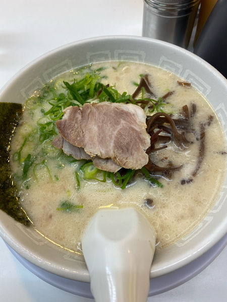 「博多らーめん➕麺硬め➕替玉」@博多天神 新橋2号店の写真