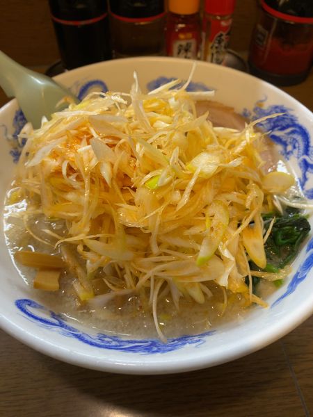 「背脂醤油＋辛葱210円」@麺屋 亥龍の写真