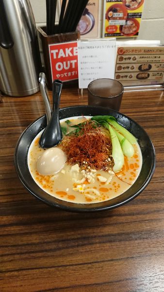 「冬季限定　辛味噌担々麺　+　味玉」@百麺 中目黒店の写真