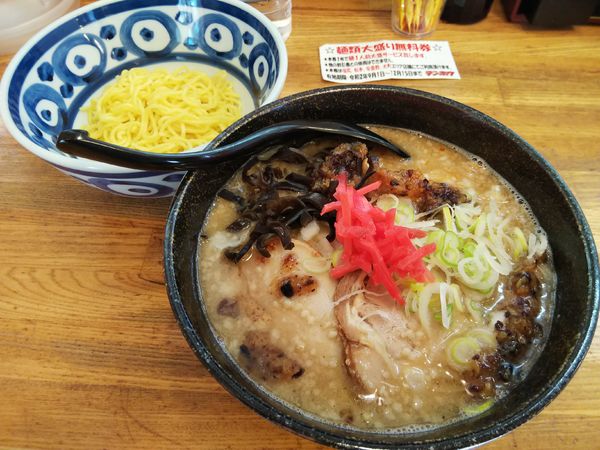 「【限定】黒まー油らぁ麺　＋麺替え玉（半玉）：㋚券」@テンホウ 梓川店の写真