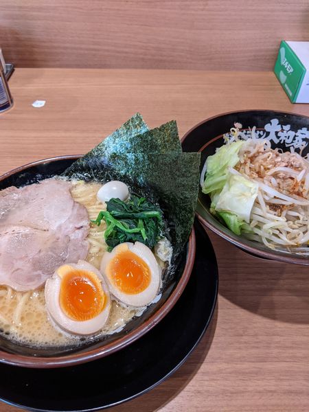 「ラーメン＋味玉＋もやキャベ」@横浜家系ラーメン 小作大和家の写真