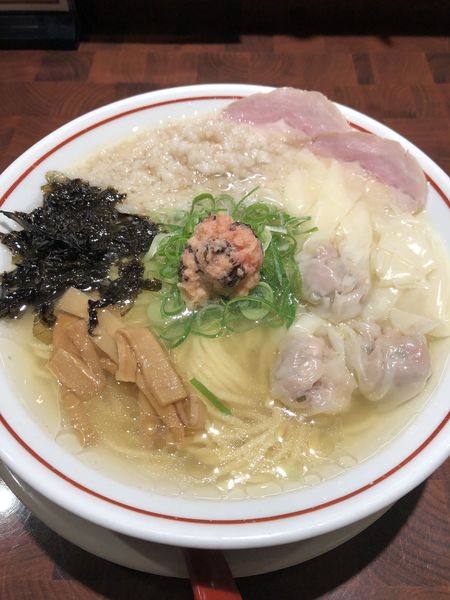 「背脂塩生姜ワンタン麺1000円」@生姜醤油専門 我武者羅 代々木店の写真