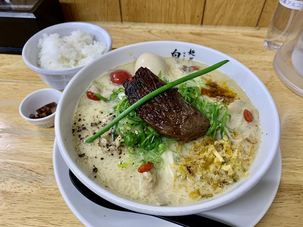 「同物同治!! ホワイトブル 〜腸能力を授ける〜」@麺屋 白神の写真