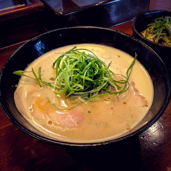 「鶏豚骨醤油(鶏白湯)」@弘雅流製麺の写真