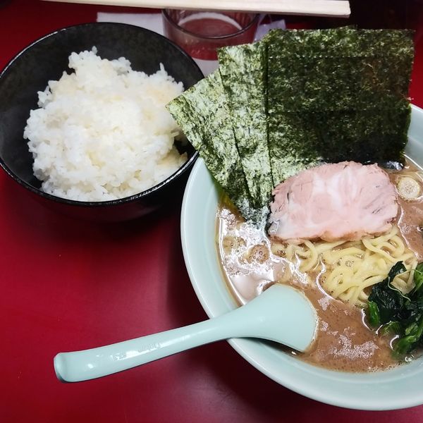 「ラーメン並」@横浜家系ラーメン 武蔵家 千歳烏山店の写真