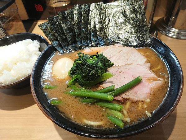 「特製ラーメン 中  ライス」@輝道家直系 皇綱家の写真