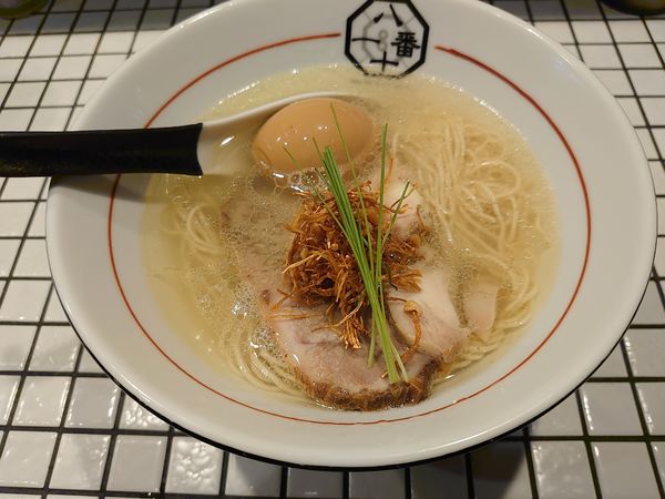 「うま味塩そば バルサミコ味付玉子」@81番の写真