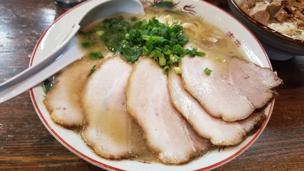 「12月限定　国産豚肉チャーシューの長浜らぁめん」@らあめん 寸八 総本店の写真