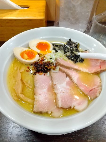 「特製濃厚鶏白醤油ラーメン」@濃厚鶏そば 麺屋 武一 横浜関内店の写真
