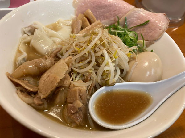 「スペシャル 大」@支那そば よあけ 駅前店の写真