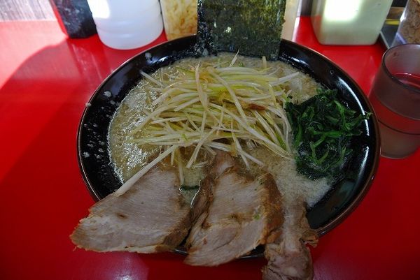 「白ネギ味噌チャーシュー麺　硬め脂多め」@横浜家系ラーメン 宗八 柏本店の写真