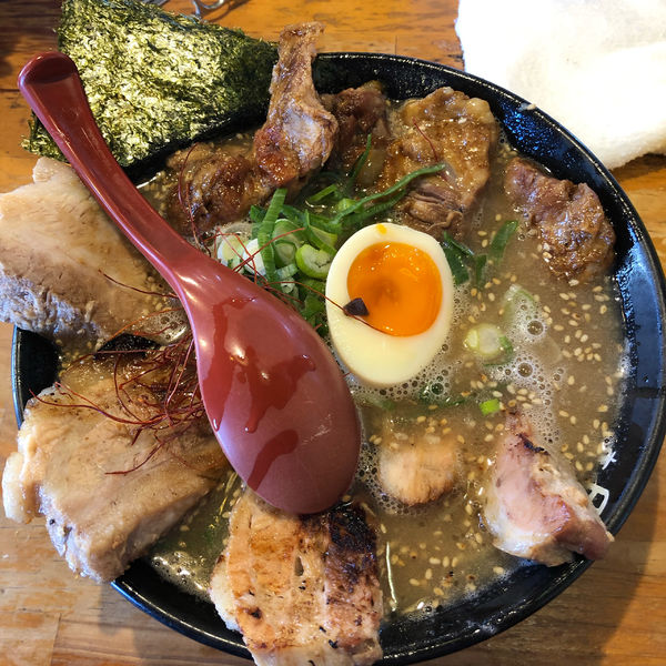 「特製マキシマムチャーシューメン（麺大盛）＋替玉」@トラの夢の写真