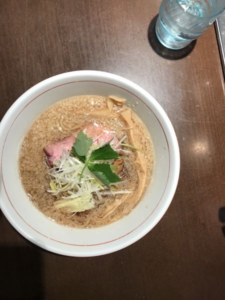 「背脂地鶏煮干し中華そば」@麺や 虎徹の写真