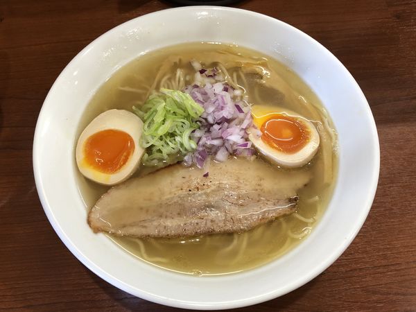 「和風塩ラーメン　並（味玉入り）　￥８７０」@麺処うきとみの写真