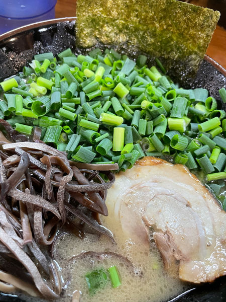 「ネギラーメン+たまご」@博多長浜らーめん ぼたんの写真