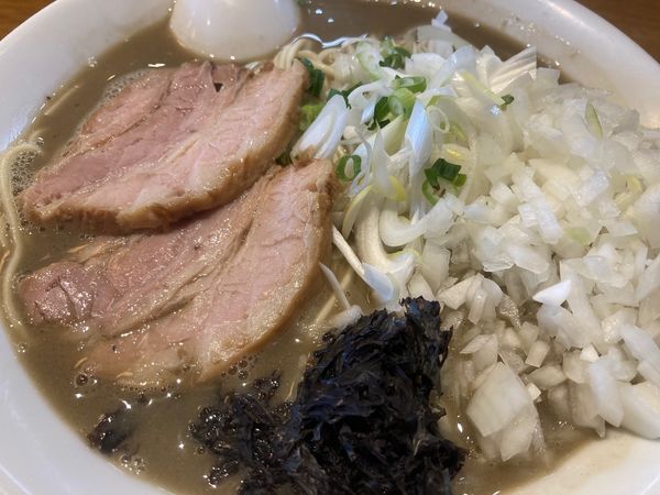 「濃厚煮干そば（中）＋玉ねぎ」@中村屋総本山の写真