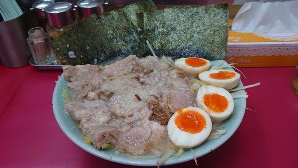 「ネギ塩チャーシューメン、太麺中盛、チャーシュー、ネギ、味玉×2、」@ラーメンショップ 牛久結束店の写真