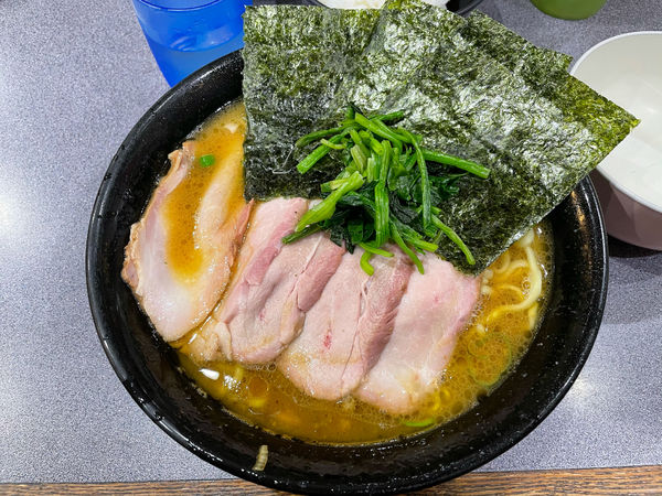 「チャーシュー麺中盛ライス」@家系総本山 ラーメン吉村家の写真