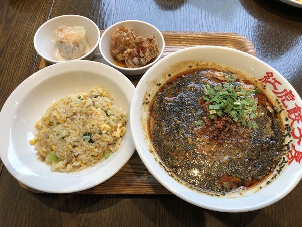 「黒ゴマ坦々麺セット」@紅虎厨房 御殿場プレミアムアウトレット店の写真